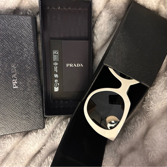 PRADA PR14WS White and black Sunglasses 52mm cat eye - Picture 4 of 7